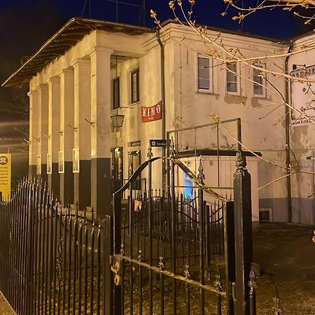 Pokoje Goscinne W Starym Kinie Ustka Bagian luar foto