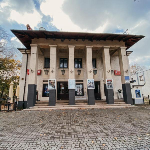 Pokoje Goscinne W Starym Kinie Ustka Bagian luar foto
